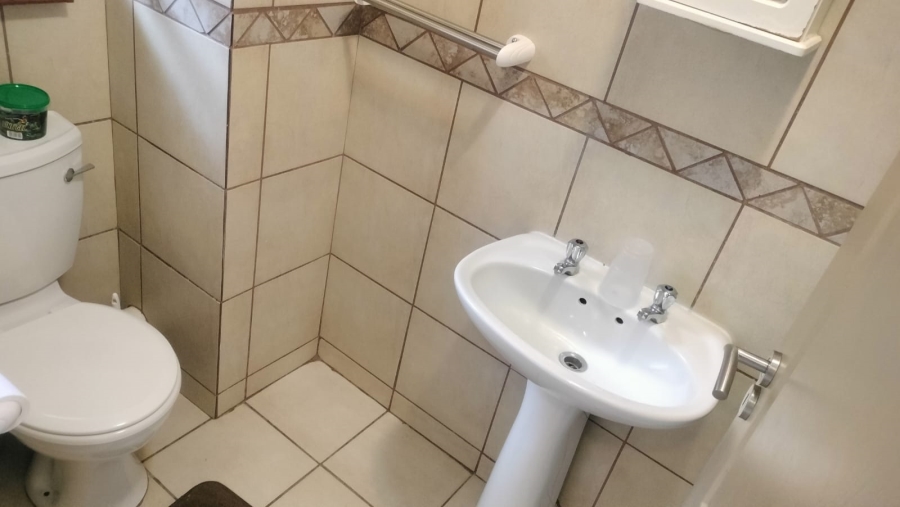 1 Bedroom Property for Sale in Vredenhof Sh Free State